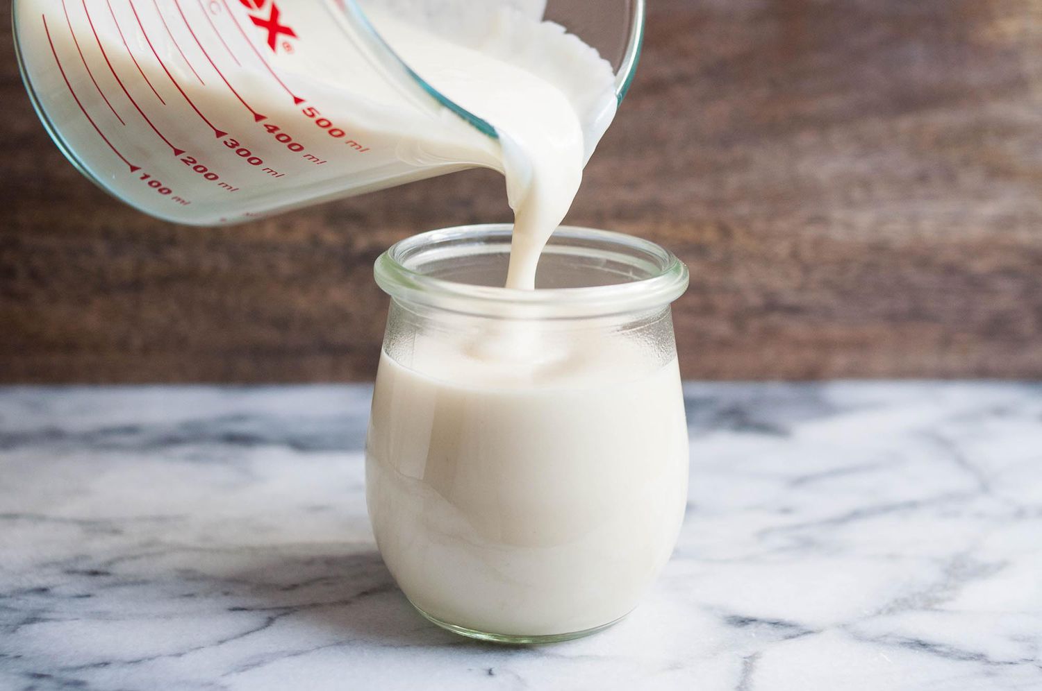 Can you freeze alfredo sauce in glass jar