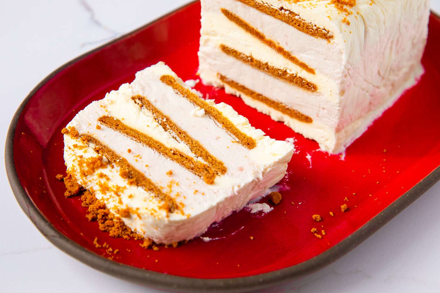 Layered ice cream dessert with biscuit grooves