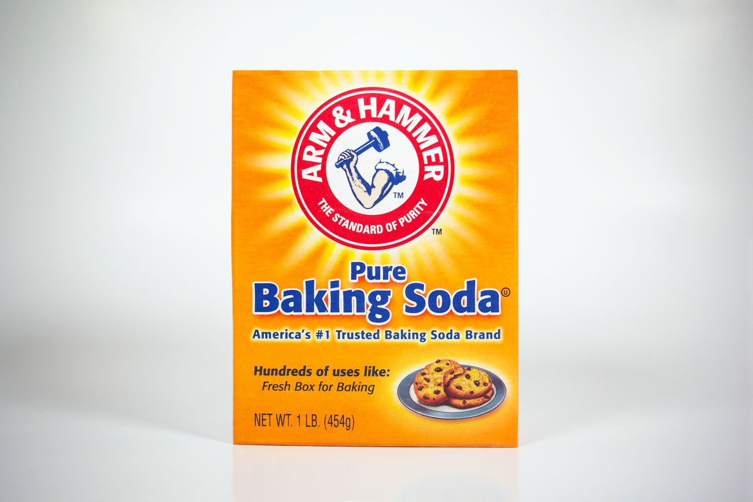 A box of Arm & Hammer baking soda