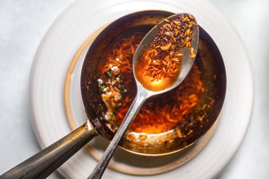 Bloomin spices in oil