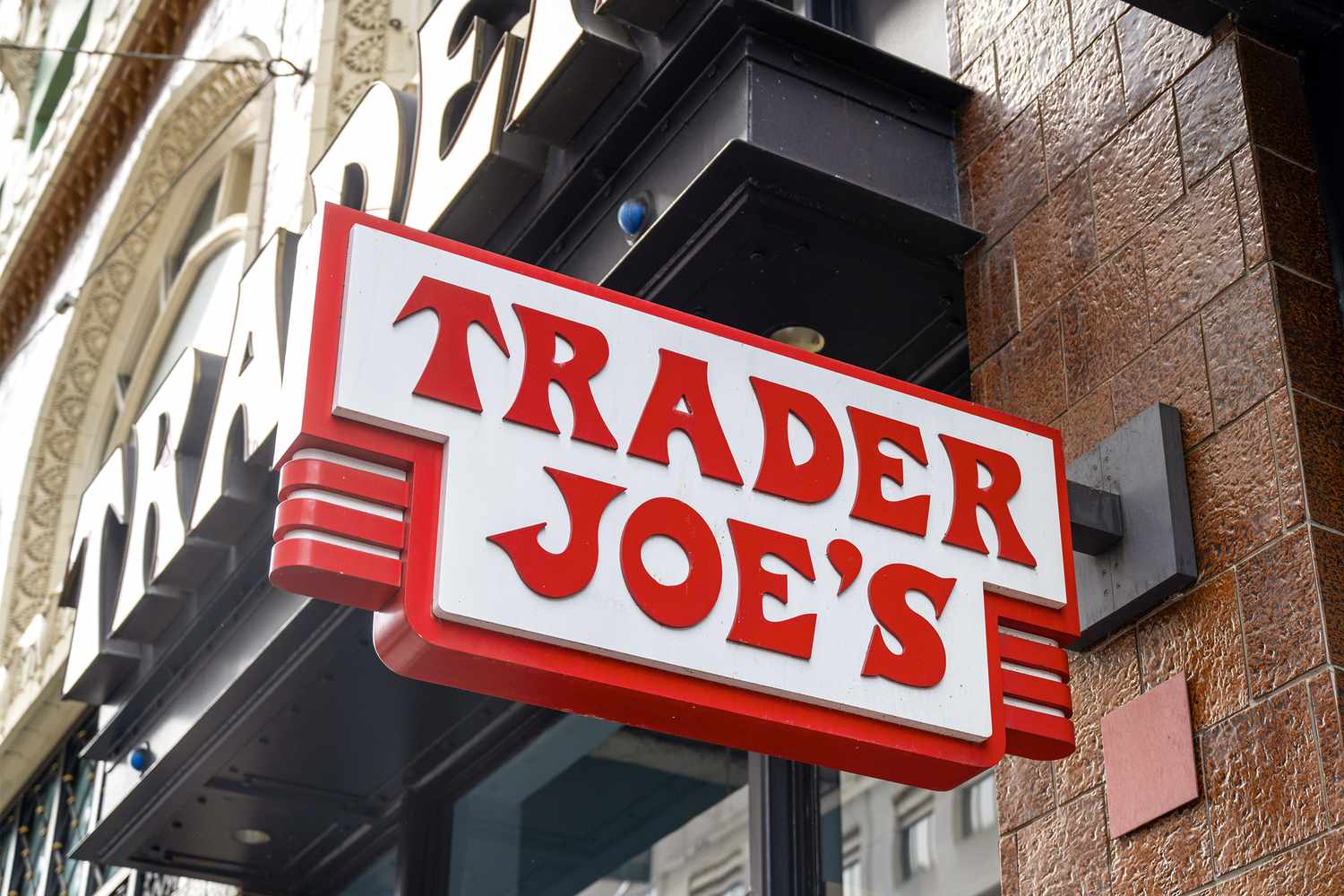 Trader Joes storefront sign