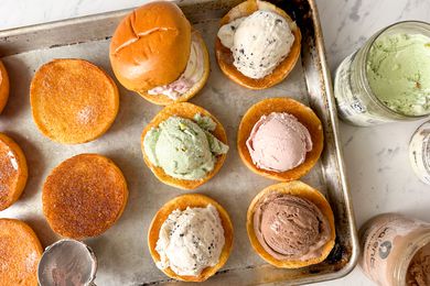 Brioche buns with scoops of ice cream served on a tray