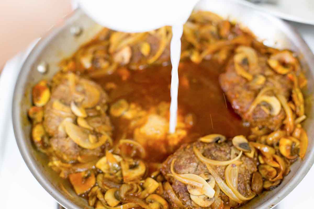 Add cornstarch to the sauce to make a rich salisbury steak gravy