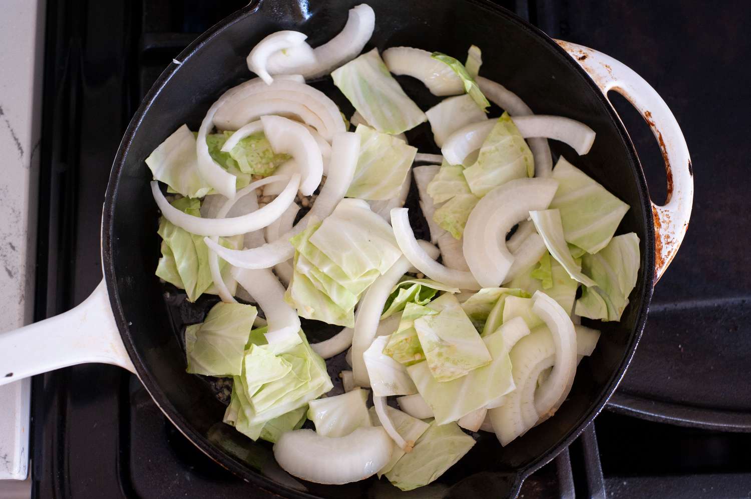 Cook the onions and cabbages.