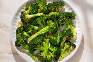 10-Minute Broccoli (Garlic Broccoli) on a plate
