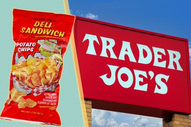 Trader Joes Deli Sandwich Potato Chips and the Trader Joes store sign