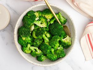 Bowl of Steamed Broccoli for How to Steam Broccoli in the Microwave