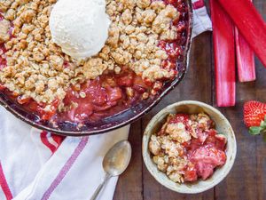 Rhubarb Strawberry Crisp