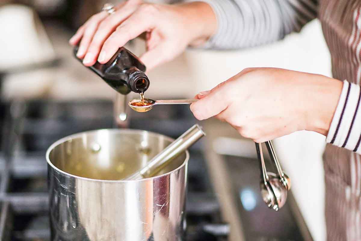 Golden Milk - measure vanilla