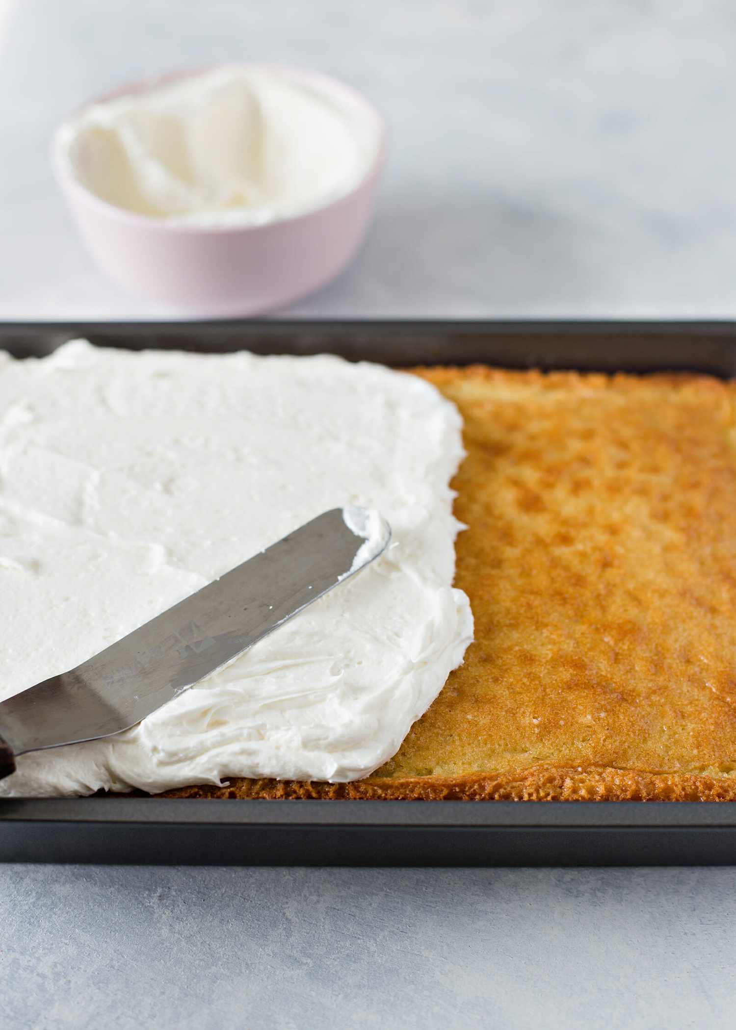 how to frost a cake with buttercream frosting