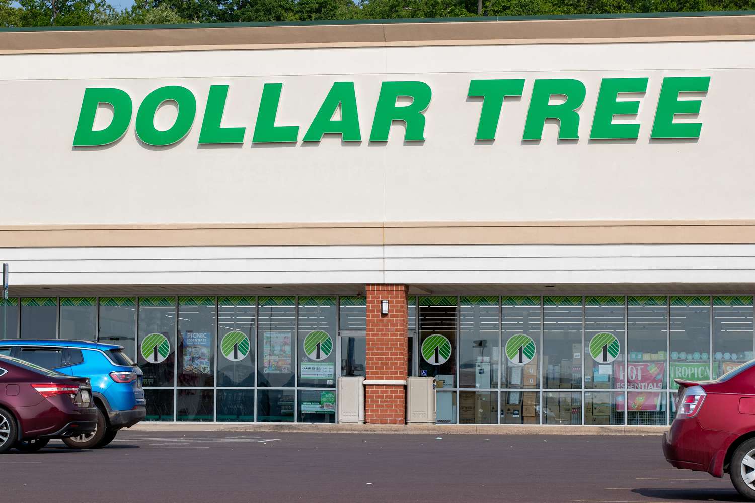 Dollar Tree storefront