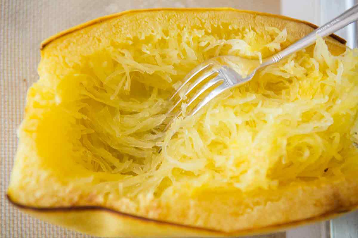 using a fork to shred spaghetti squash