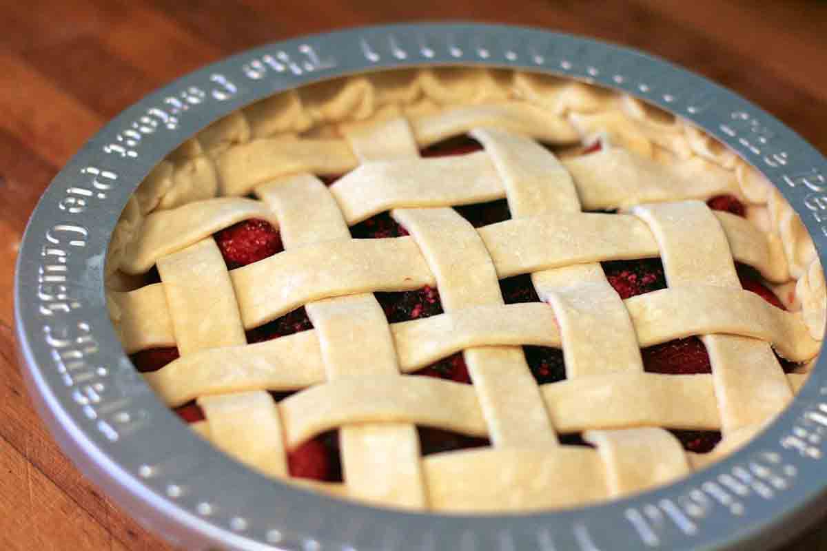 rhubarb berry pie with pie protector