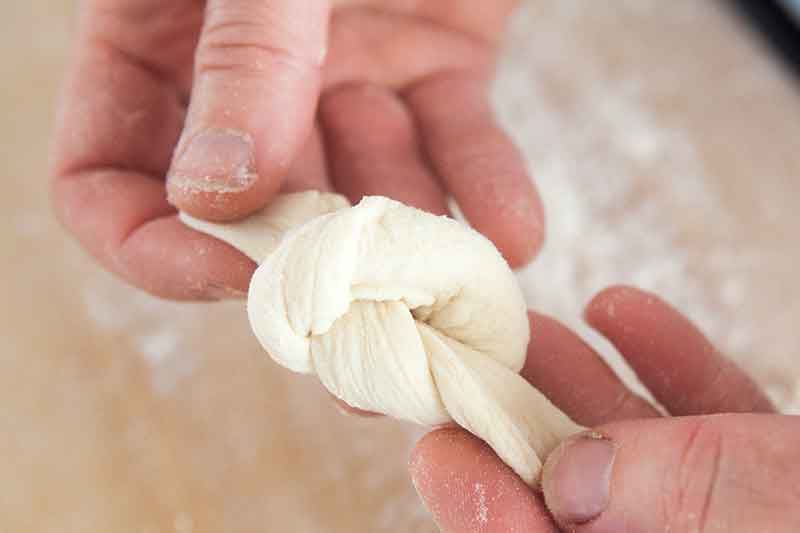 garlic-knots-method-4