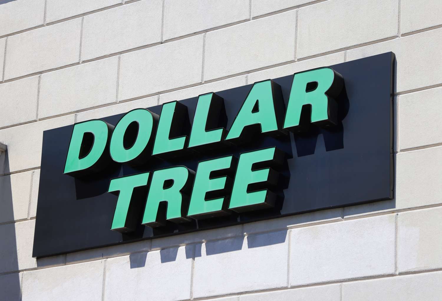 dollar tree store front