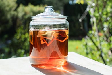 Making sun tea in a glass jar
