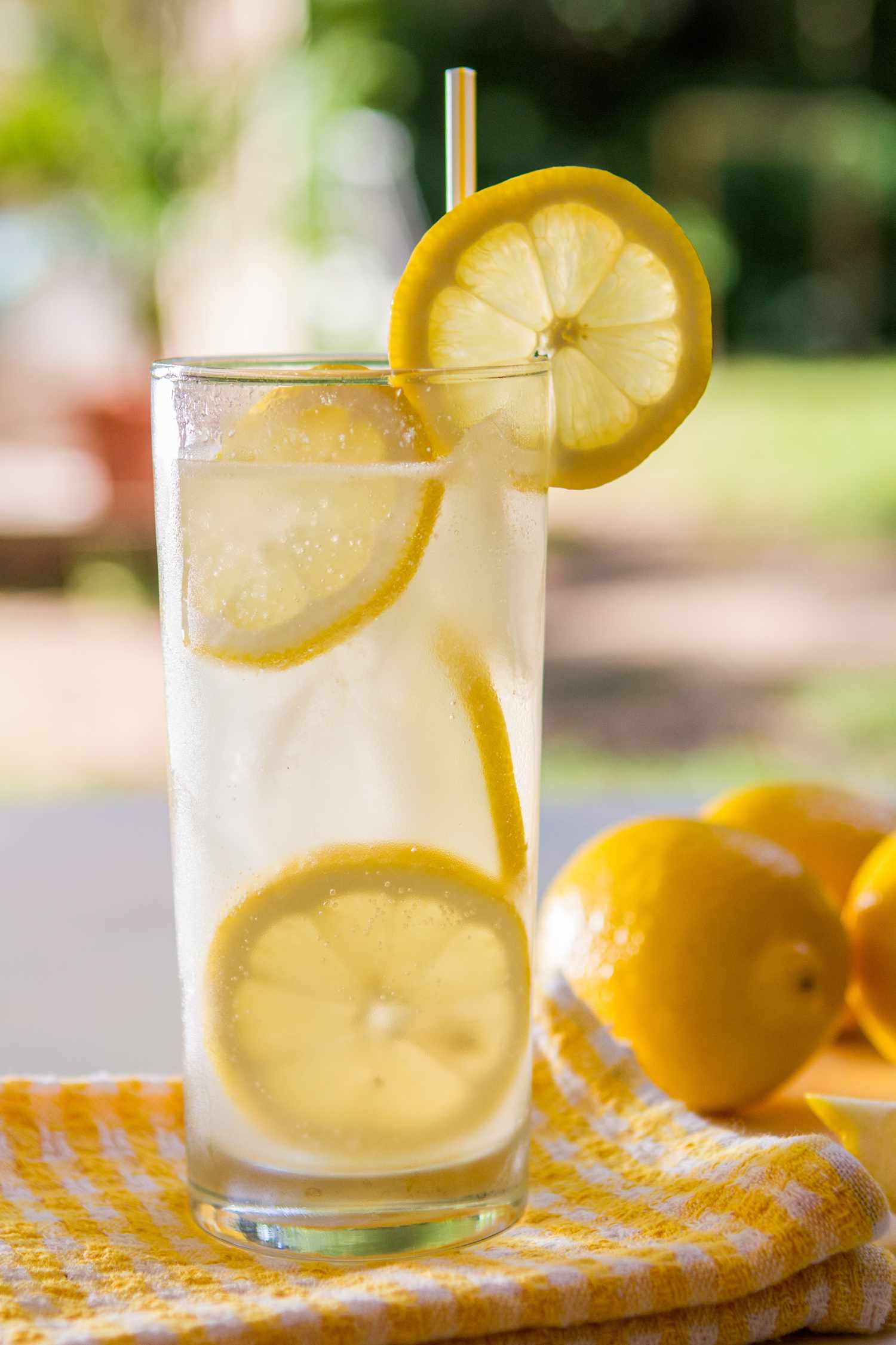 glass of lemonade with lemon slices 