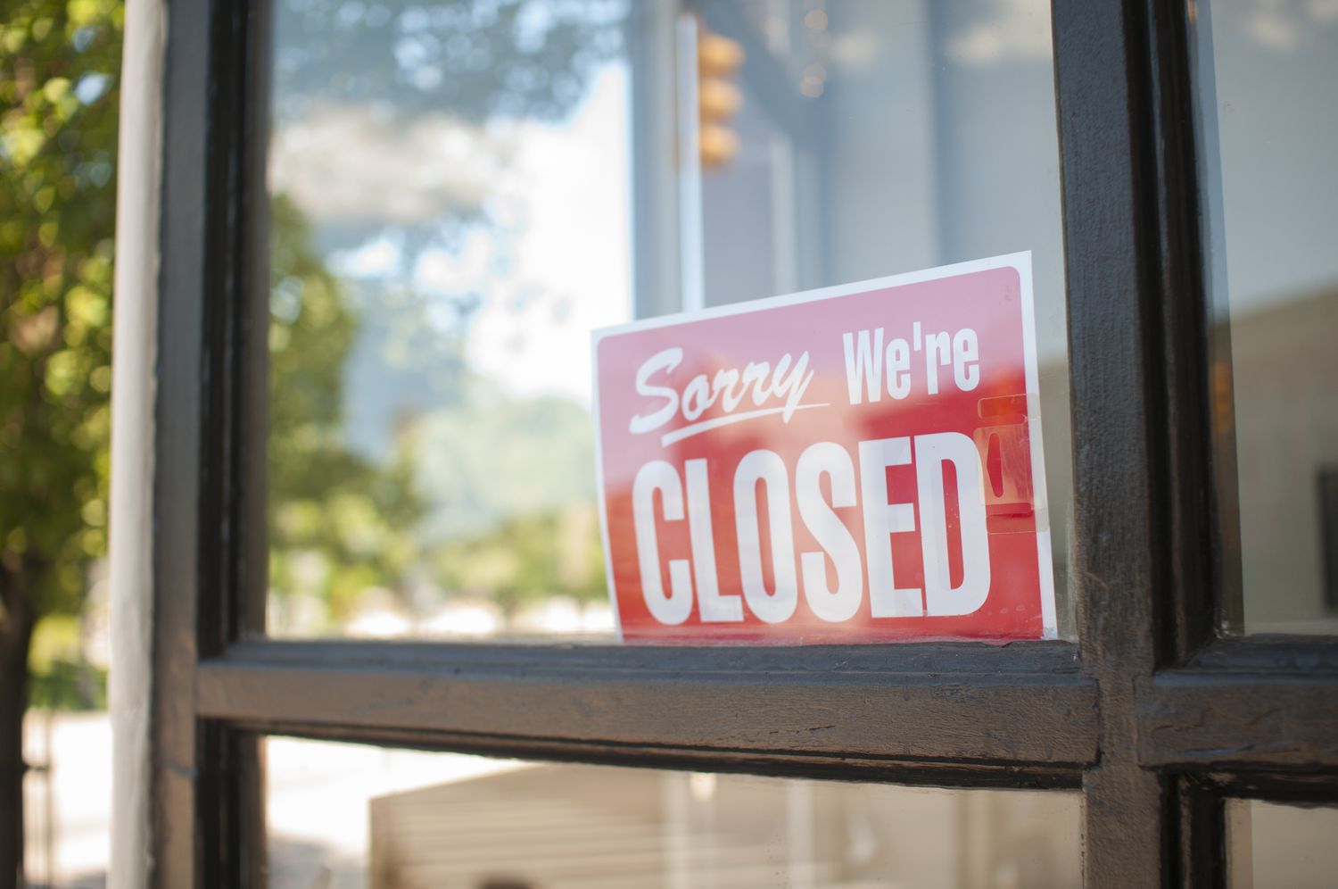 closed sign on a store window