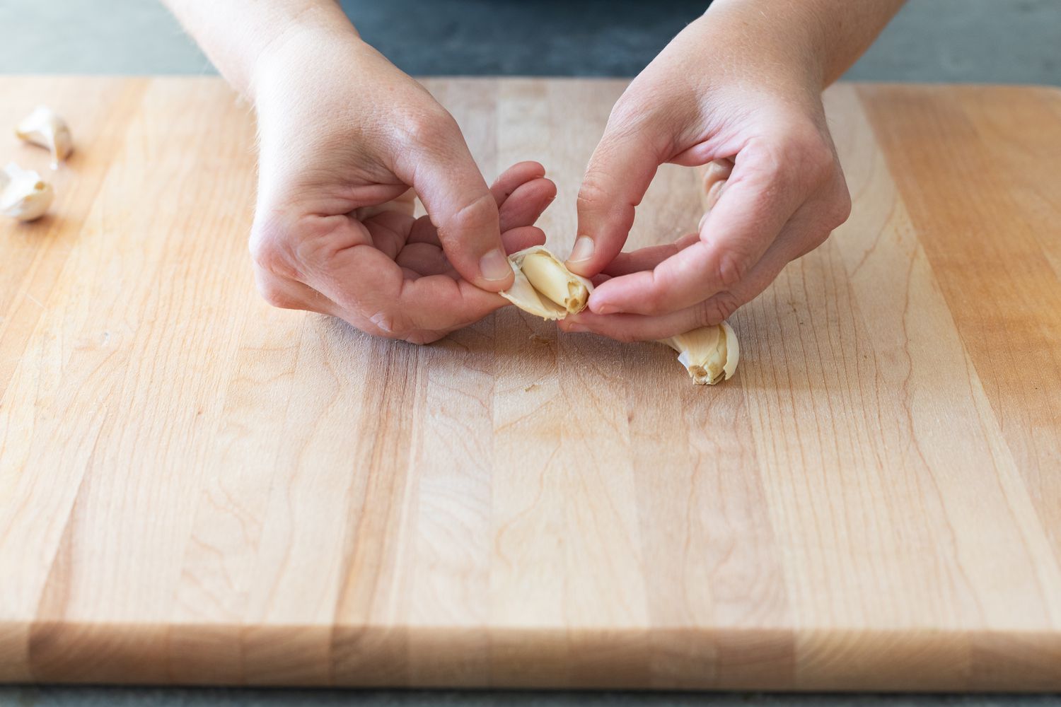 Peeling a garlic clove