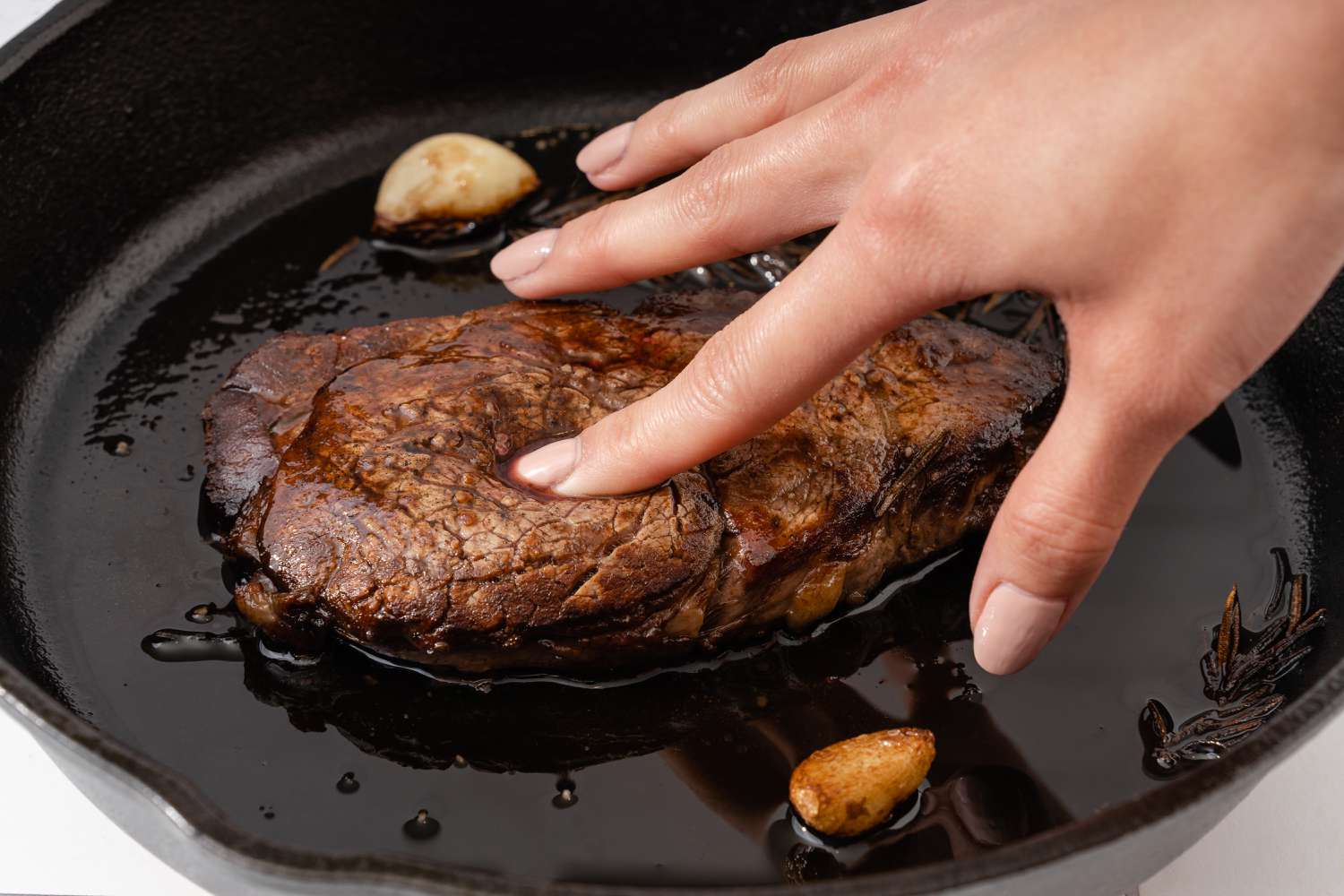 The Finger Test to Check the Doneness of Meat