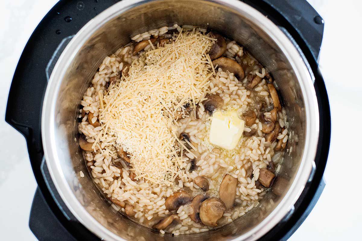 Easy Mushroom Risotto - photograph of risotto and mushrooms inside the bowl of an instant pot