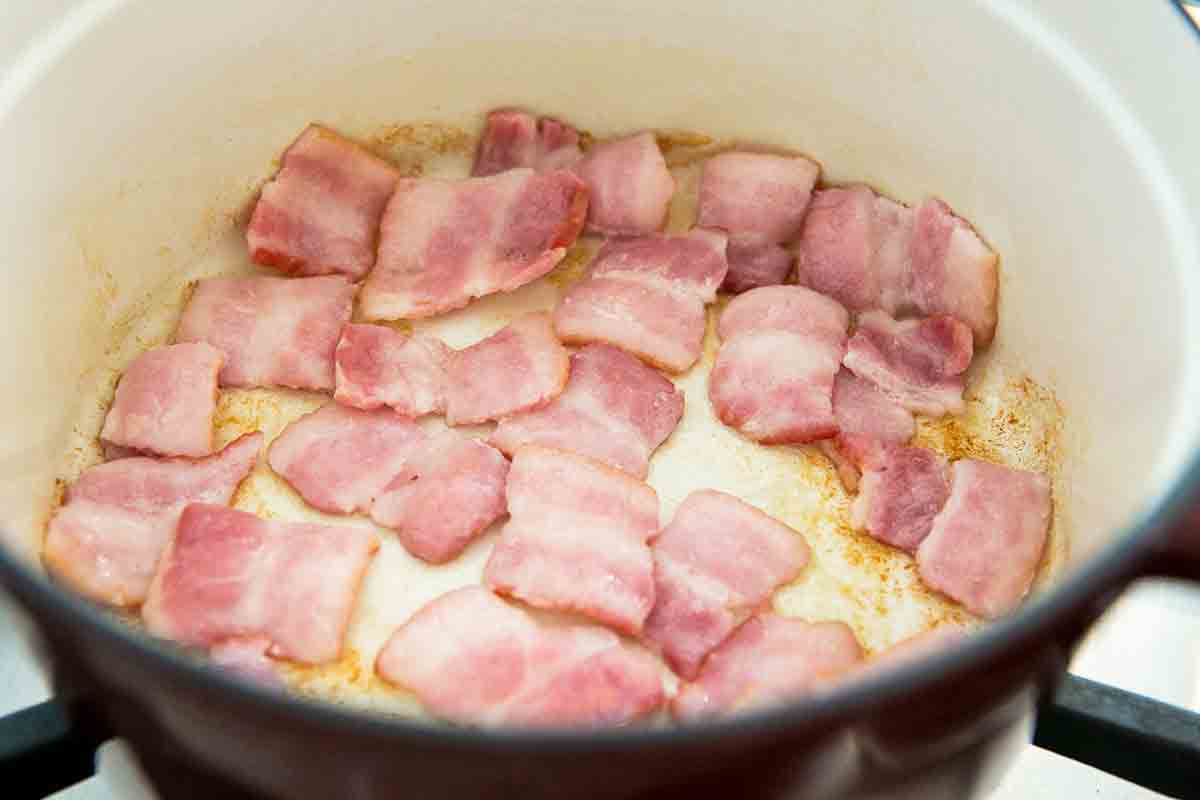 cook bacon for green beans tomato and bacon