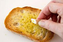 How to make easy garlic bread