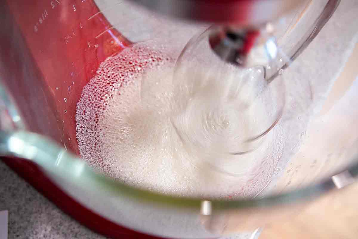 whip egg whites for rhubarb meringue pie