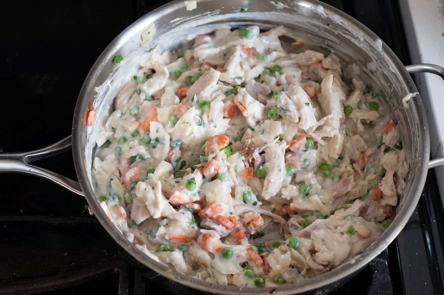 Add bechamél into chicken filling.