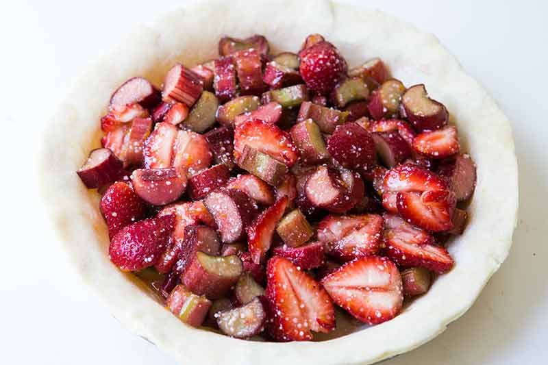 put the strawberry rhubarb filling into the bottom pie crust