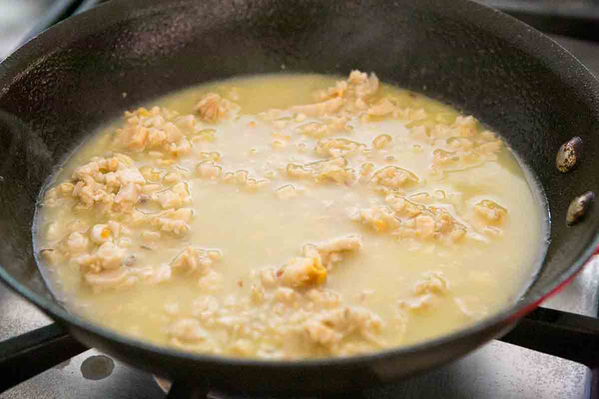 add chopped clams to clam juice to make clam sauce