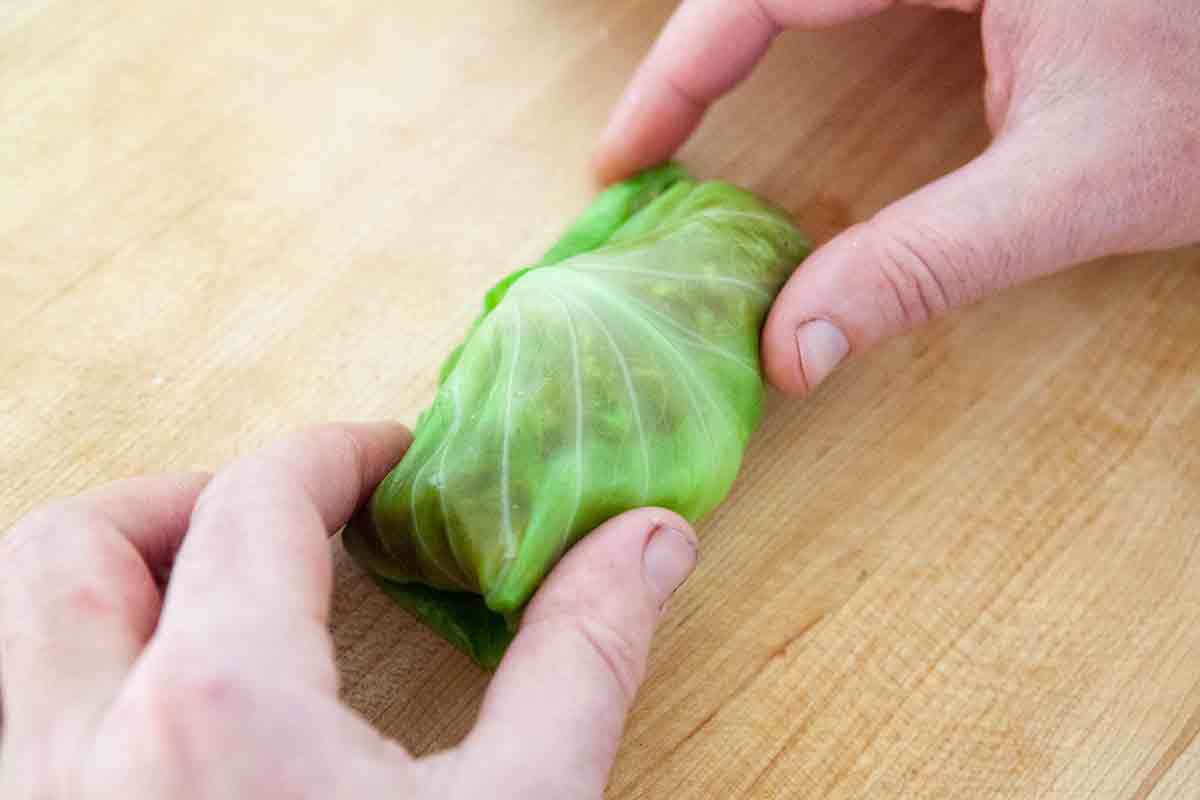 finish rolling up cabbage rolls