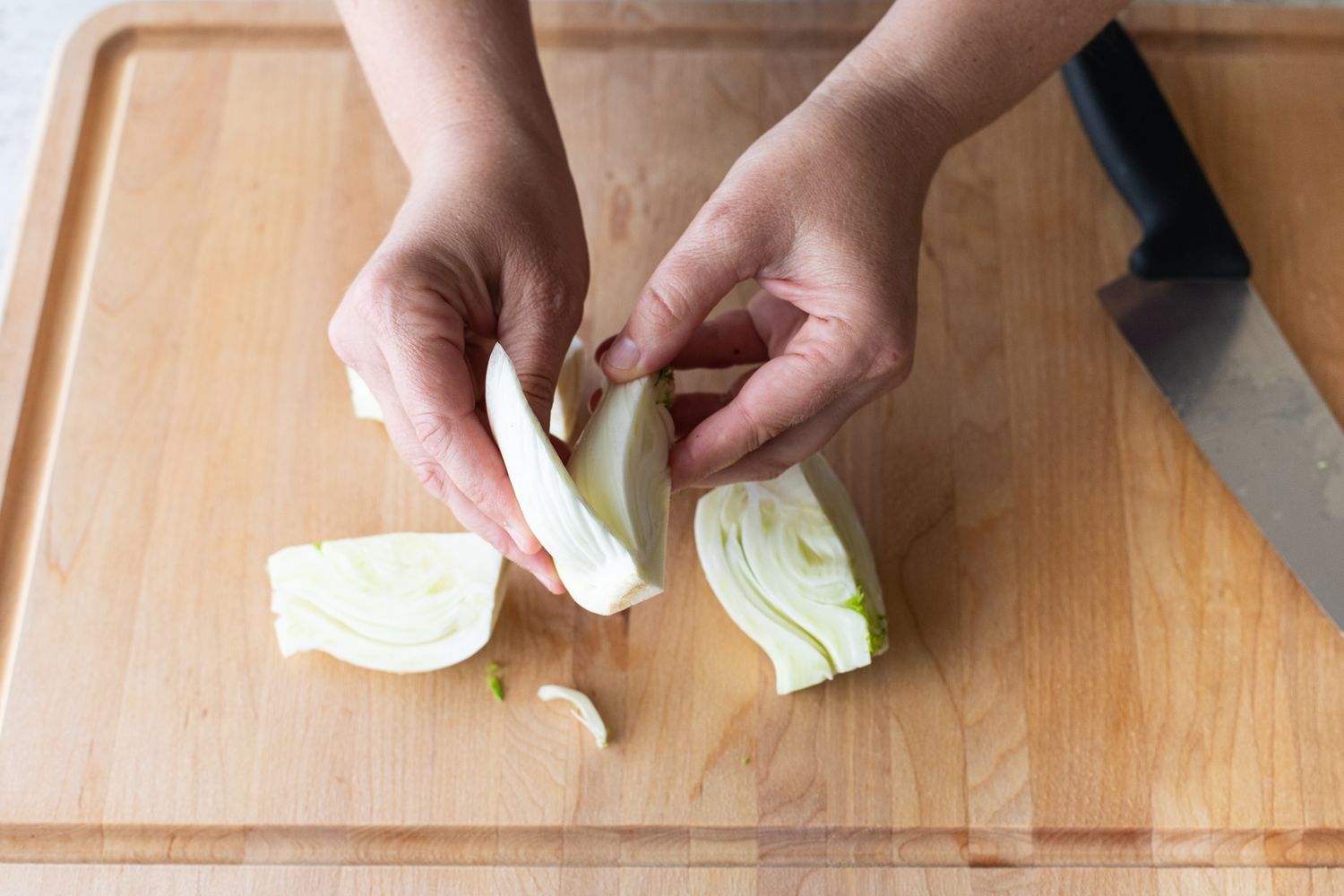 Peel off outer layers of fennel