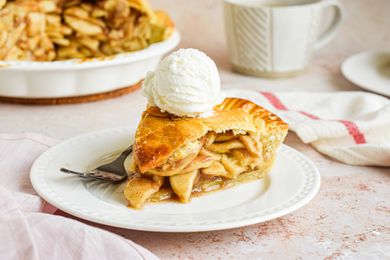 Homemade Apple Pie Recipe with Ice Cream