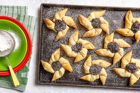 Tray of Finnish joulutortut pastries shaped like stars with a jam filling