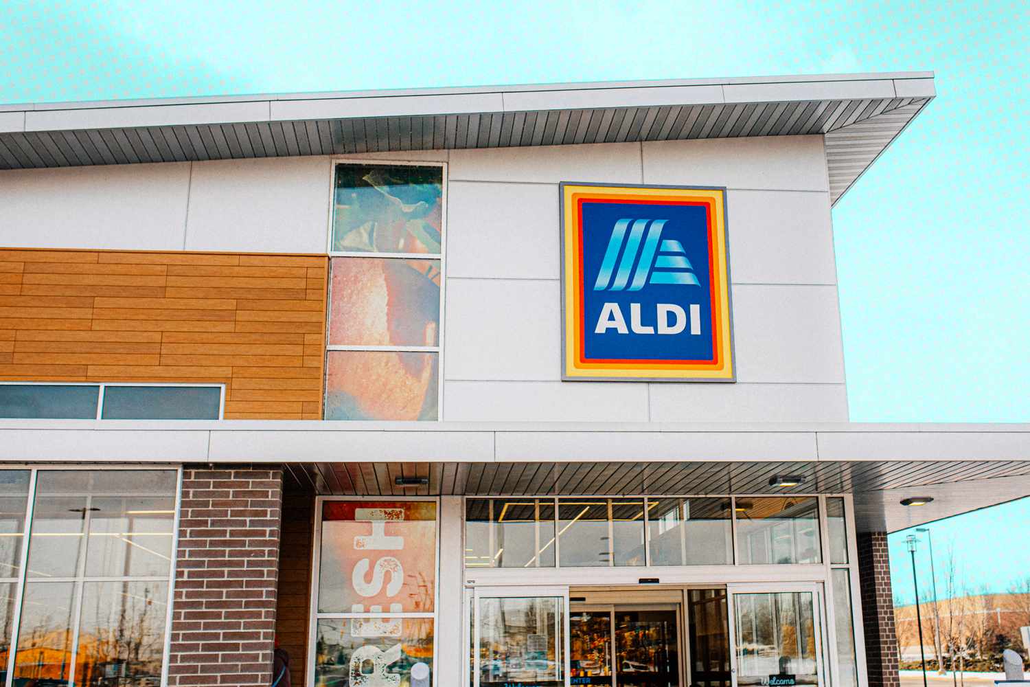 Exterior entrance of an Aldi supermarket