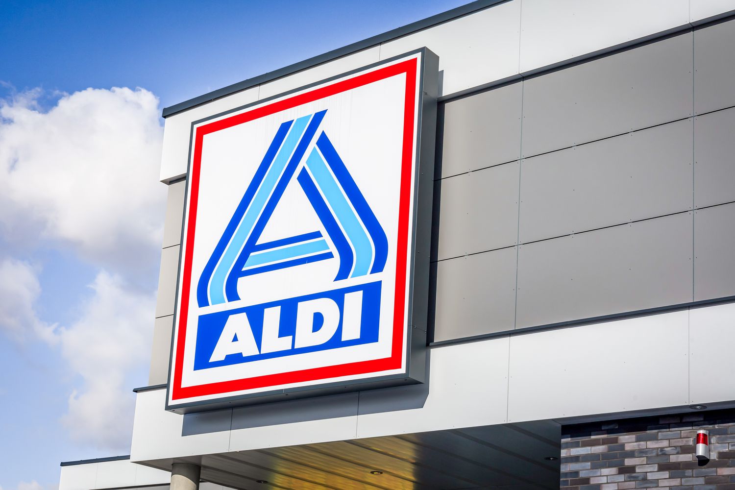 The outside view of an ALDI store