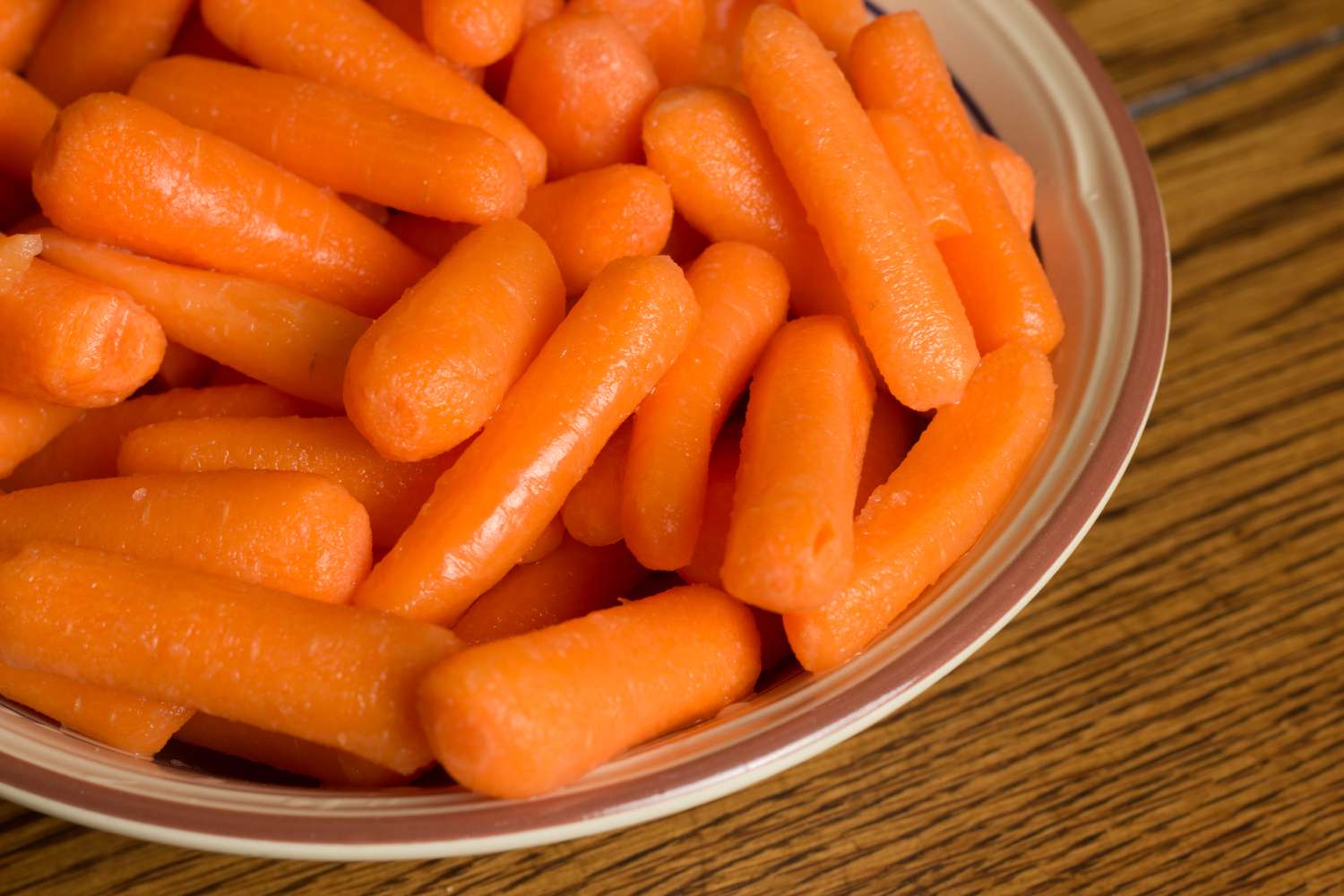 baby carrots in bowl