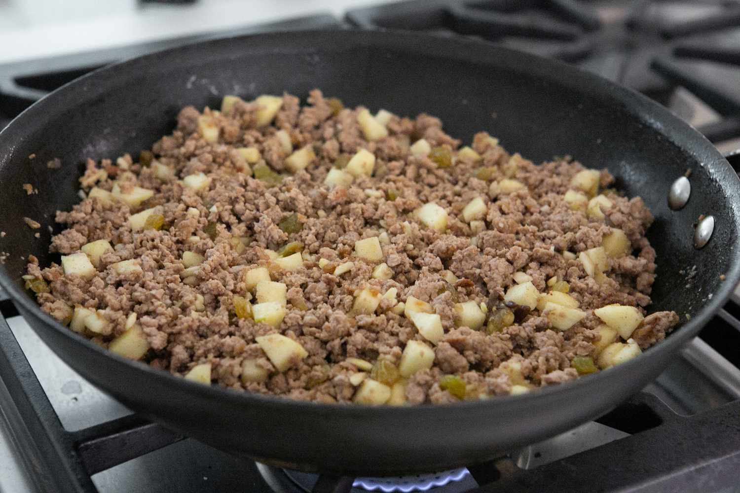 Ground Turkey and Vegetables in Chile en Nogada