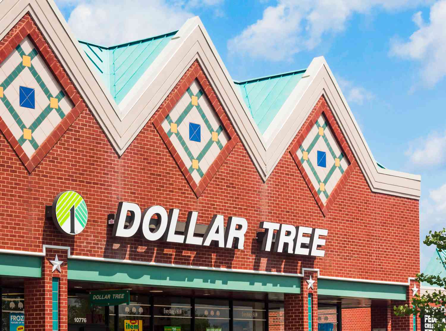 dollar tree storefront