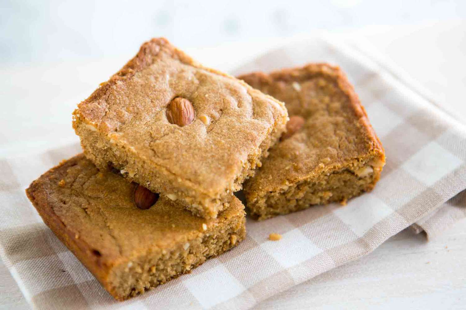 almond blondies