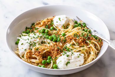 Lemony Spaghetti with Peas and Ricotta