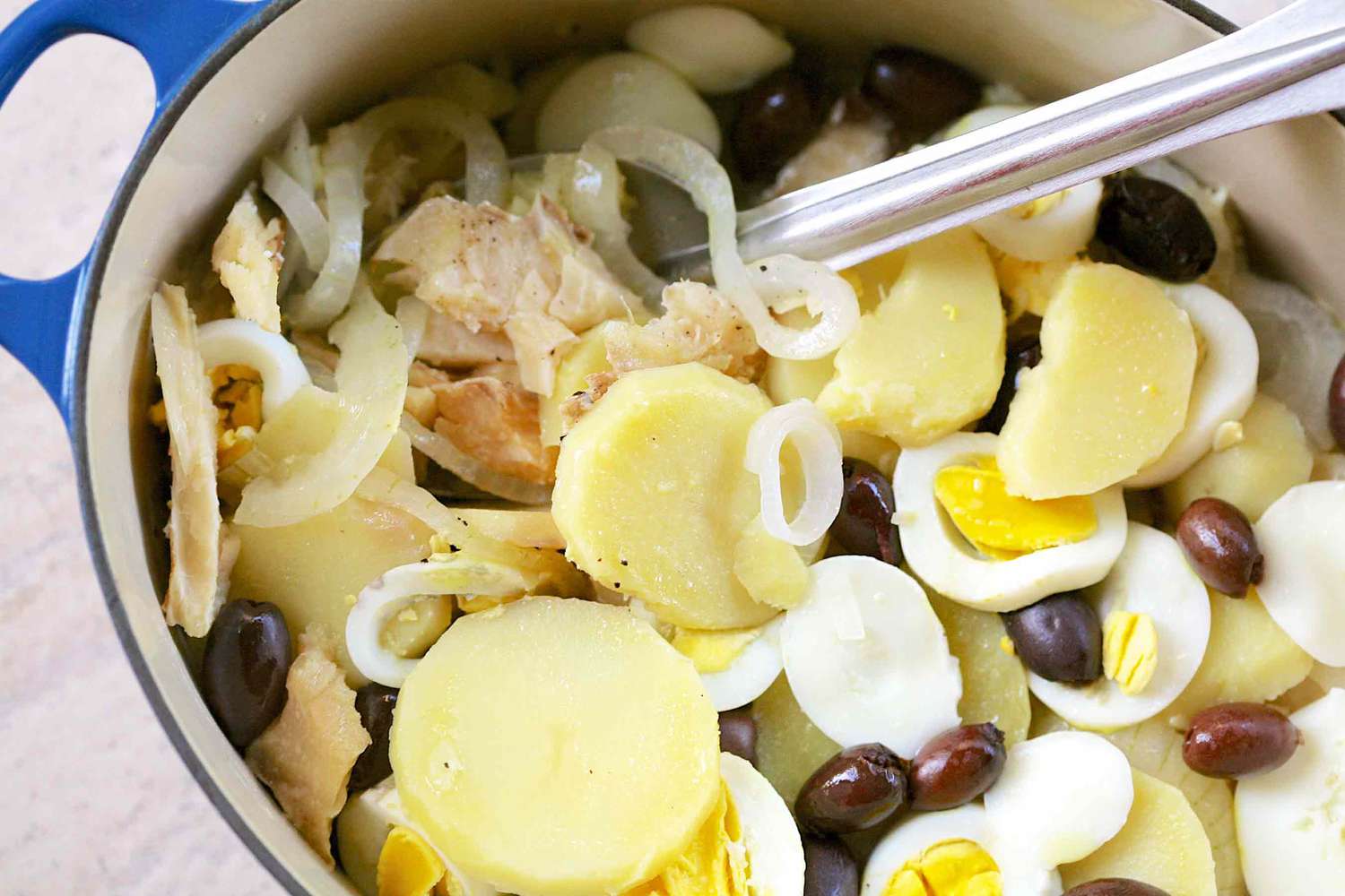 A dutch oven filled with bacalhau