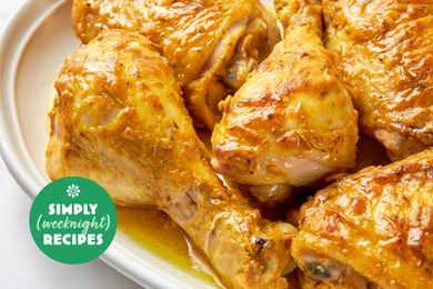 Cooked chicken drumsticks served on a white plate