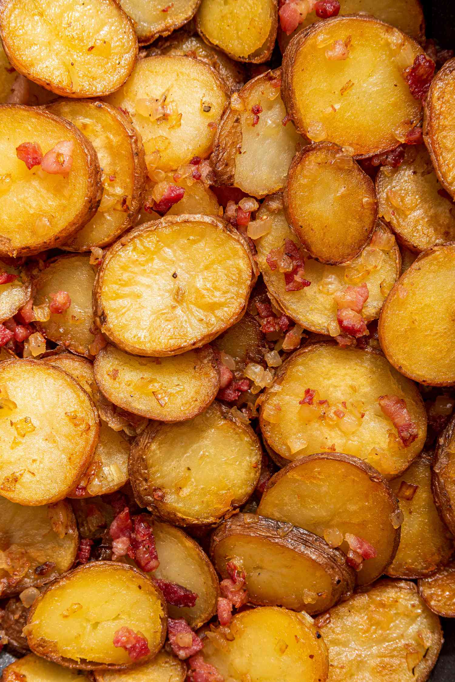 Close-up: Bratkartoffeln (German Cottage Fries) 