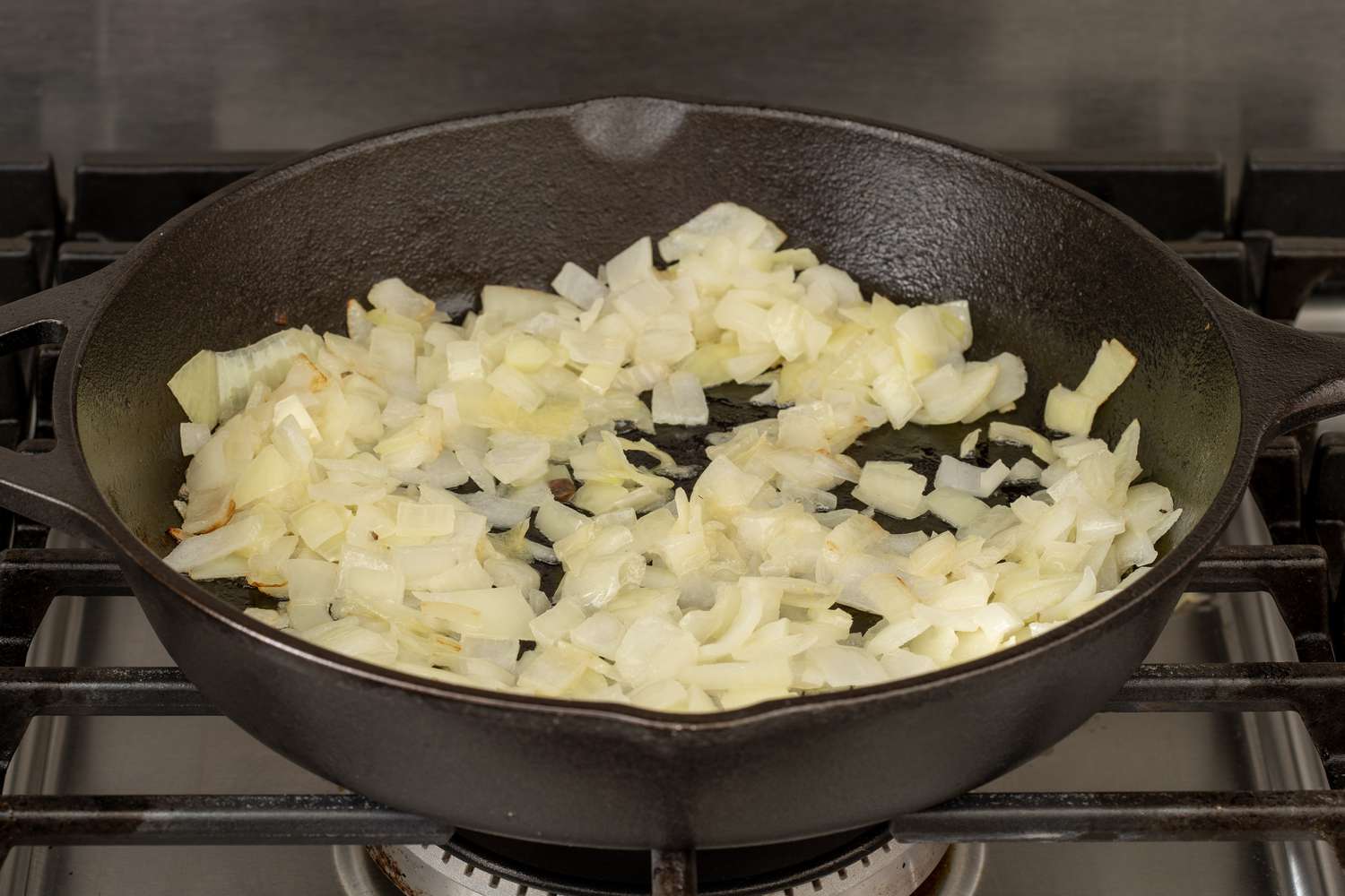 sauté onions cast iron skillet
