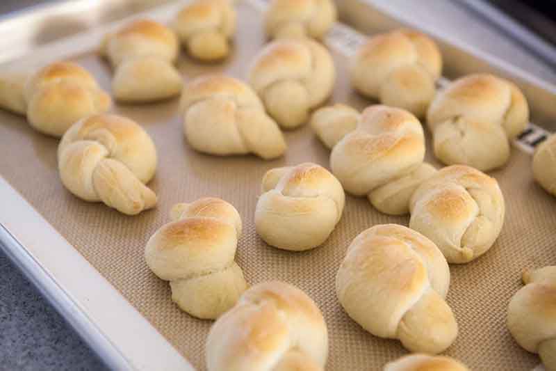 garlic-knots-method-8