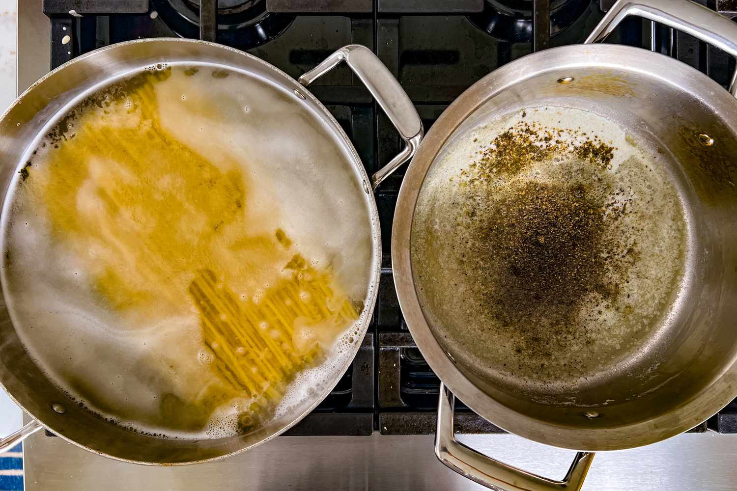 two pots next to each other