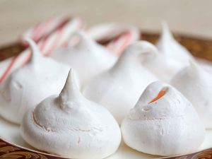 Peppermint Meringue Cookies