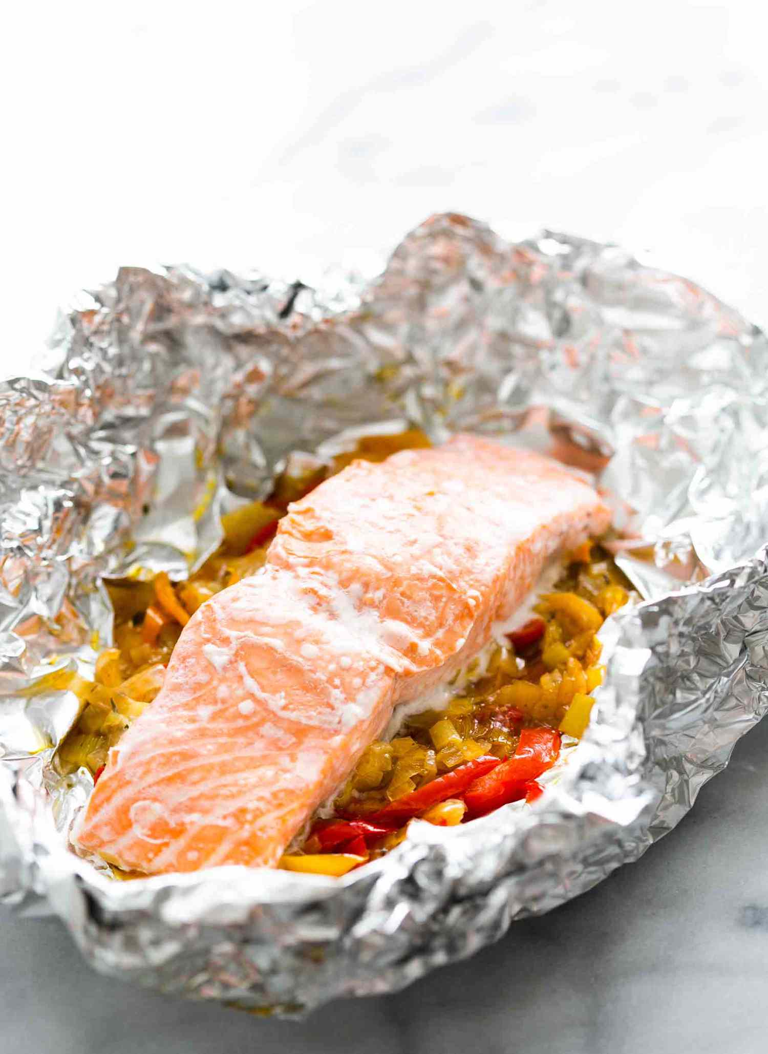 Salmon Foil Packets with Leeks and Bell Peppers